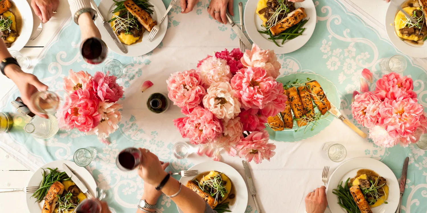 Food and Flower Pairings to Decorate Your Dining Table