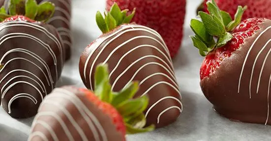 Long-Distance-Love-Chocolate-Covered-Strawberries