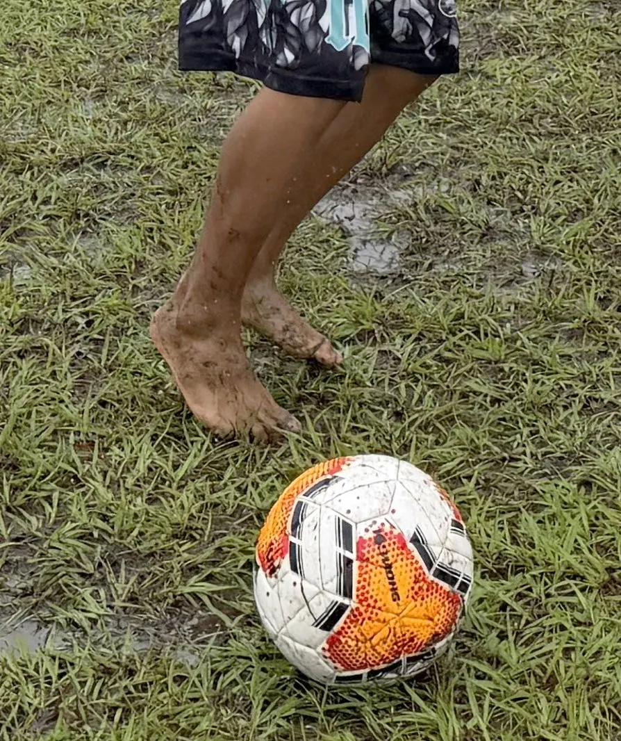 Un balón abre caminos de fe