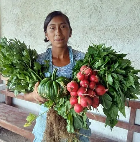 Guatemaltecos bendiciendo a guatemaltecos