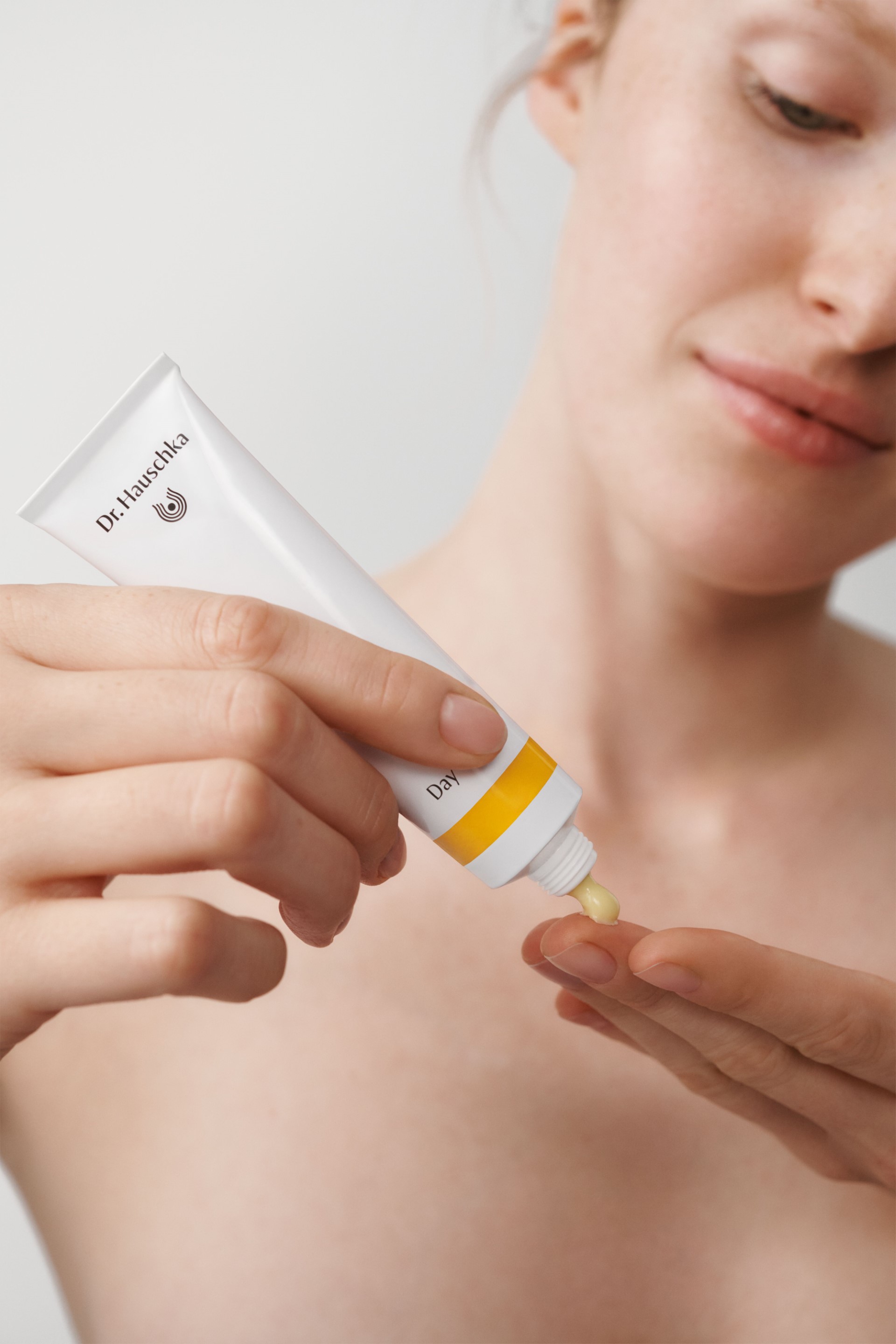 image - 986864698 - DR HAUSCHKA CREMA ALBICOCCA GIORNO 30 ML - 4755213_5.jpg