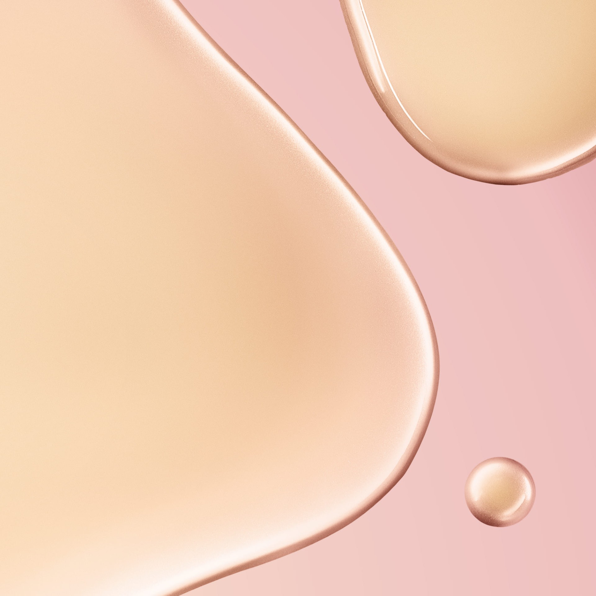 image - 951990720 - Olio secco multifunzione in formato roll-on, nutre e illumina viso, corpo e capelli con una delicata fragranza floreale. Texture leggera a rapido assorbimento per una pelle morbida e radiosa. - 4865530_2.jpg