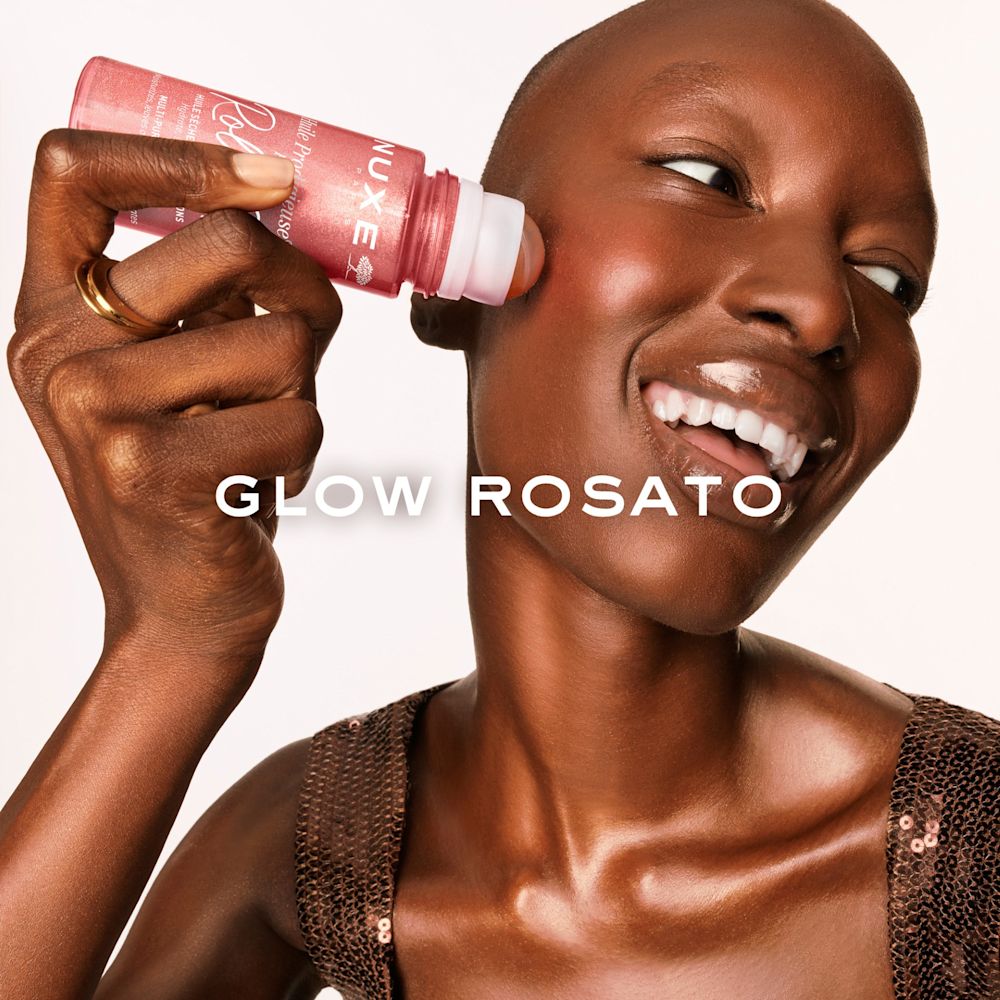 image - 951990718 - Olio secco multifunzione con microperle dorate in formato roll-on, nutre e illumina viso, corpo e capelli con una delicata fragranza floreale. Texture leggera per una pelle luminosa e sublimata. - 4865529_4.jpg