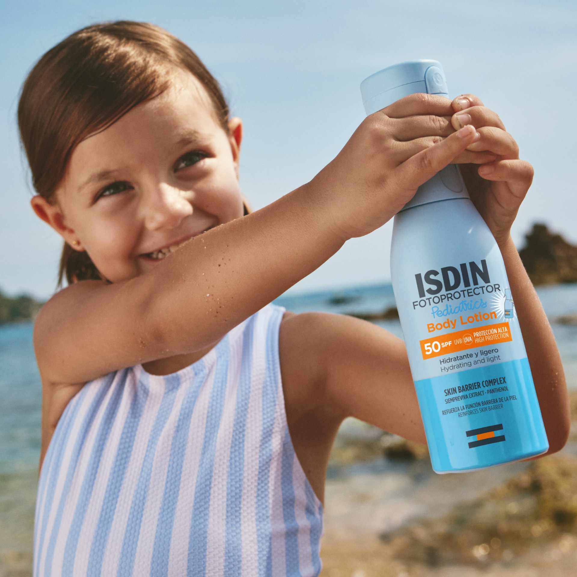 image - 951486214 - Lozione solare corpo SPF50 specifica per bambini e neonati, che protegge efficacemente dai raggi UVA/UVB e aiuta a prevenire scottature. - 4857350_3.jpg