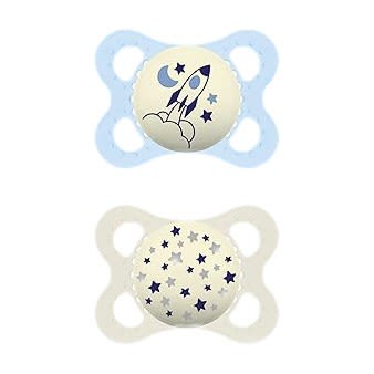 image - 980786851 - Il succhietto MAM Original Night per maschietto da 2-6 mesi in silicone si illumina al buio grazie al bottone luminescente, facilitando il ritrovamento durante la notte. - 4869447_2.jpg