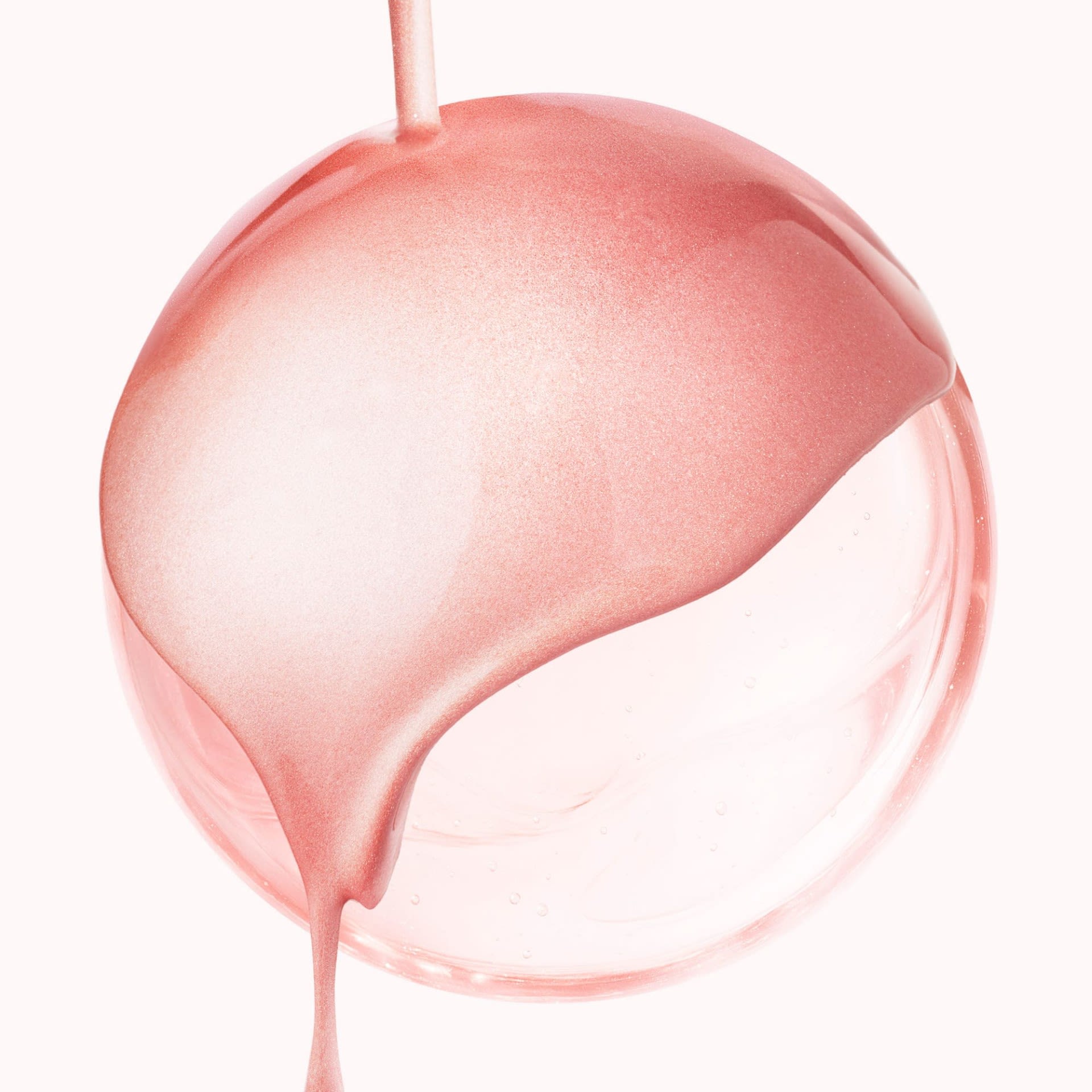 image - 951990718 - Olio secco multifunzione con microperle dorate in formato roll-on, nutre e illumina viso, corpo e capelli con una delicata fragranza floreale. Texture leggera per una pelle luminosa e sublimata. - 4865529_2.jpg