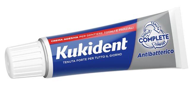 Kukident Anti batterico Crema Adesiva Per Dentiere Forte 40g