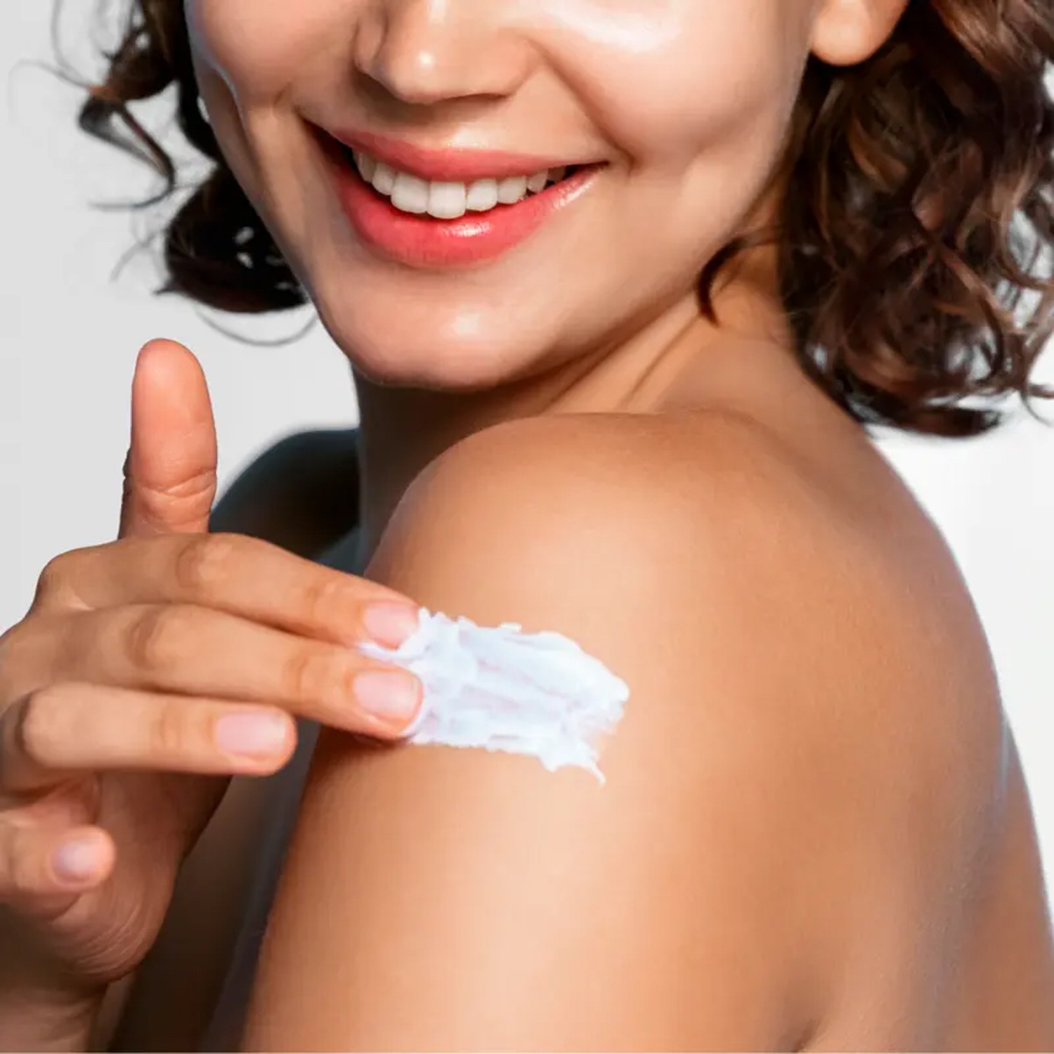 image - 990007445 - Latte corpo fluido con acido ialuronico e Avena Rhealba, ideale per idratare, lenire e proteggere la pelle fino a 72 ore. - 4876847_2.jpg