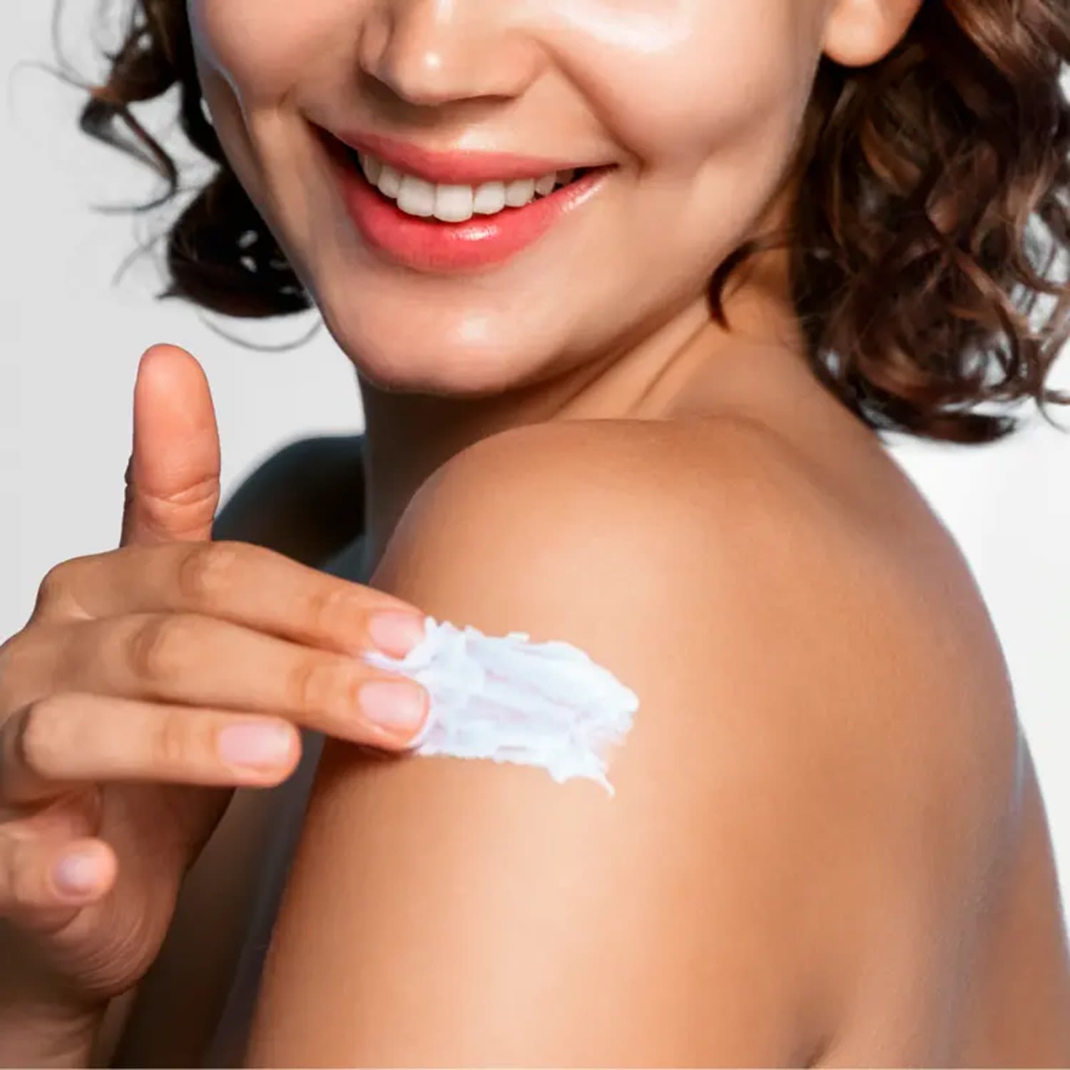 image - 990007445 - Latte corpo fluido con acido ialuronico e Avena Rhealba, ideale per idratare, lenire e proteggere la pelle fino a 72 ore. - 4876847_2.jpg