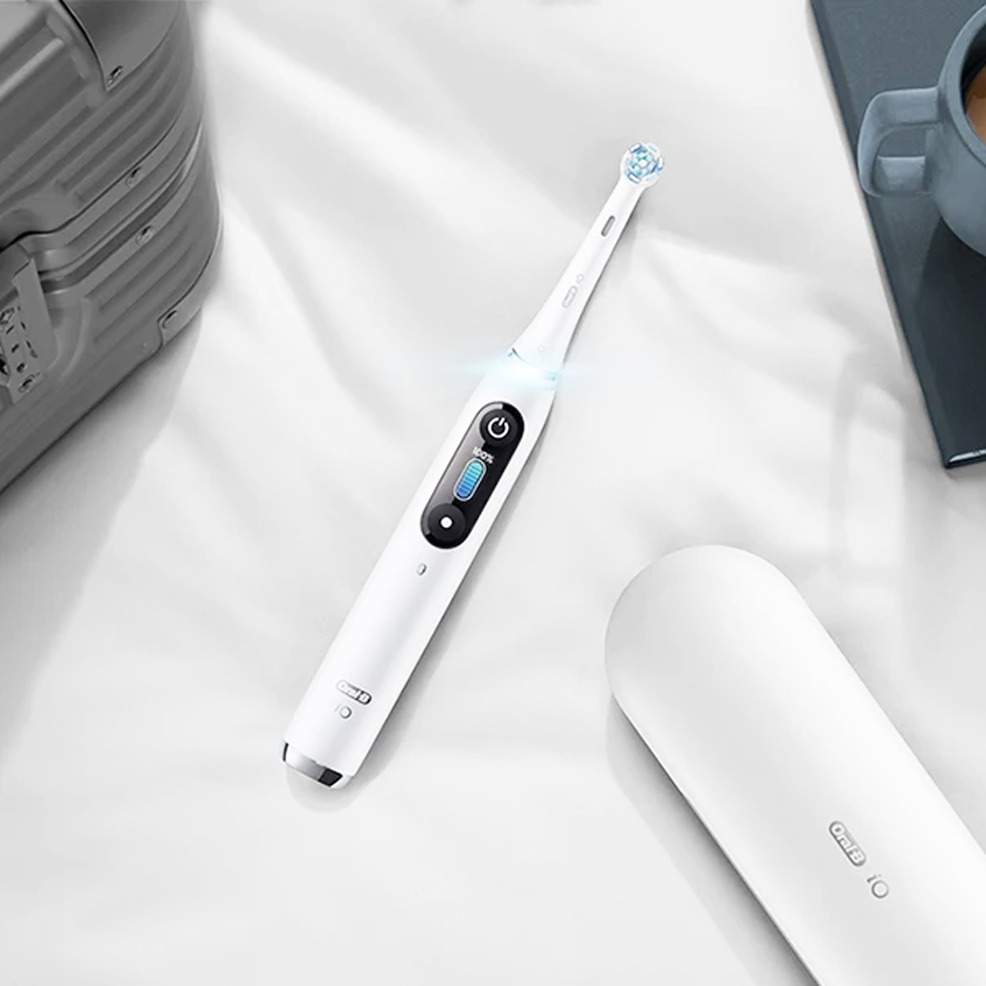 image - 984825125 - ORAL-B IO 9 WHITE SPAZZOLINO ELETTRICO + 2 REFILL TESTINE CON CUSTODIA DA VIAGGIO - 4741376_2.jpg