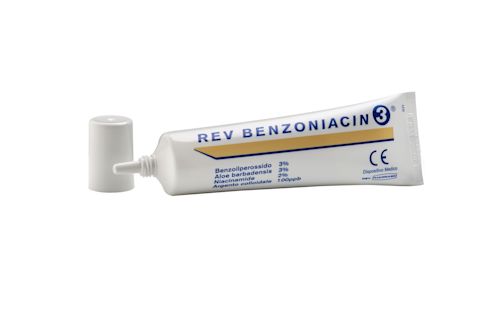 image - 980462663 - Rev Benzoniacin 3 Crema Viso Acne 30ml - 4736354_2.jpg