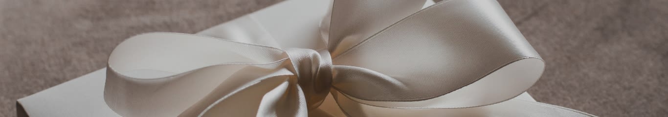 Idee regalo donna sotto i 30 euro: bellezza e benessere dalla farmacia