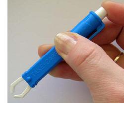 image - 937414656 - Pinza per rimuovere facilmente le zecche dalla pelle, utile per una rapida e sicura estrazione. - 7874507_1.jpg