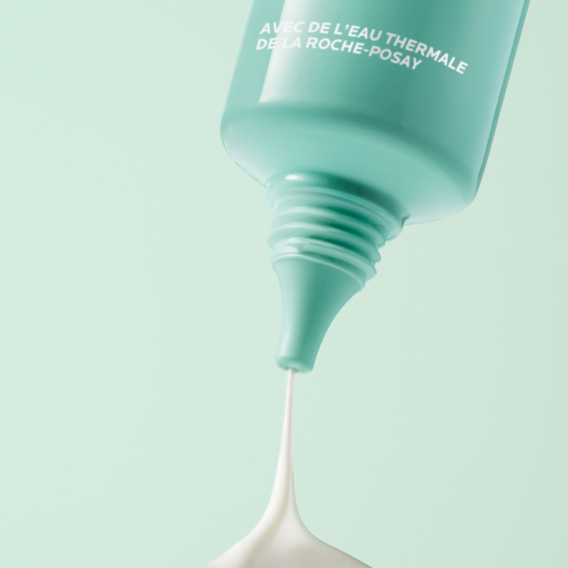 image - 951861614 - Crema idratante leggera che rimpolpa e idrata intensamente la pelle grazie all’acido ialuronico, donando comfort e freschezza immediata. - 4861350_8.jpg