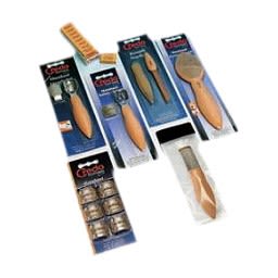 image - 909274577 - Rasoio per calli con clip e raspa in ceramica, manico cromato e colore albicocca, ideale per rimuovere callosità e duroni dei piedi. - 7870584_2.jpg