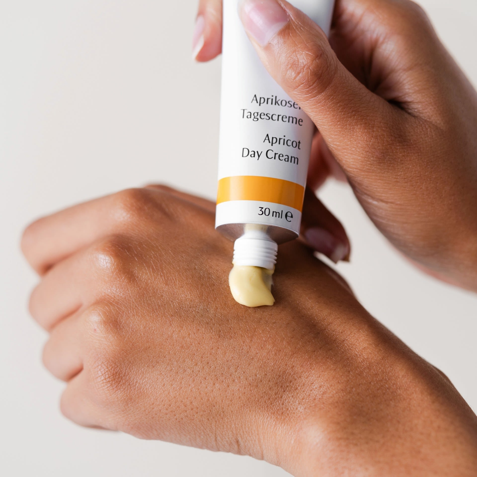 image - 986864698 - DR HAUSCHKA CREMA ALBICOCCA GIORNO 30 ML - 4755213_11.jpg