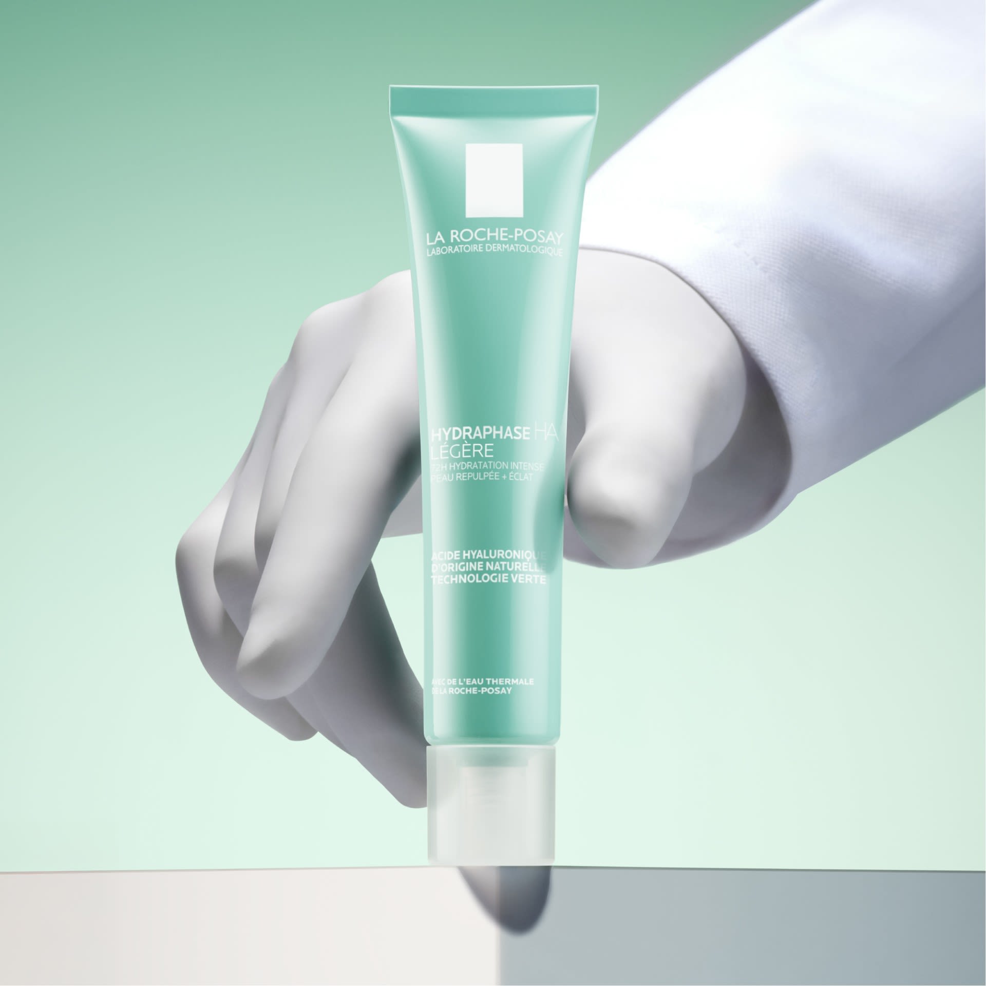 image - 951861614 - Crema idratante leggera che rimpolpa e idrata intensamente la pelle grazie all’acido ialuronico, donando comfort e freschezza immediata. - 4861350_6.jpg