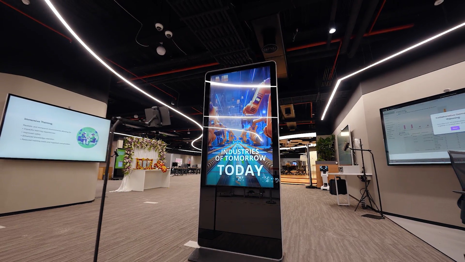 Experience Centers bridging Physical and Online stores