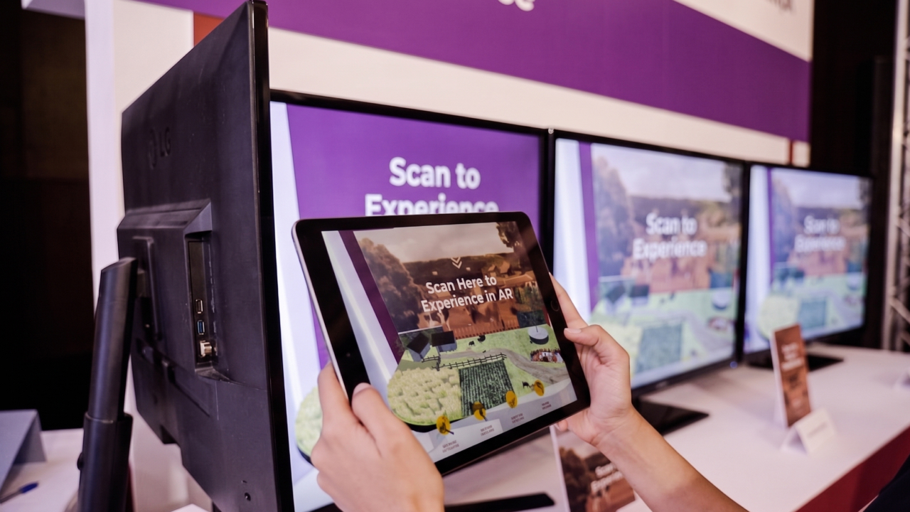 Interactive ipad screen