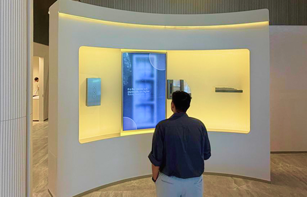 CURVED ROTOSCOPIC WALL