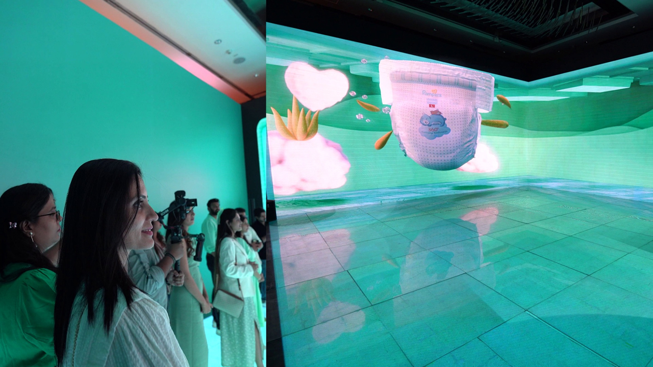 Anamorphic v-shape display