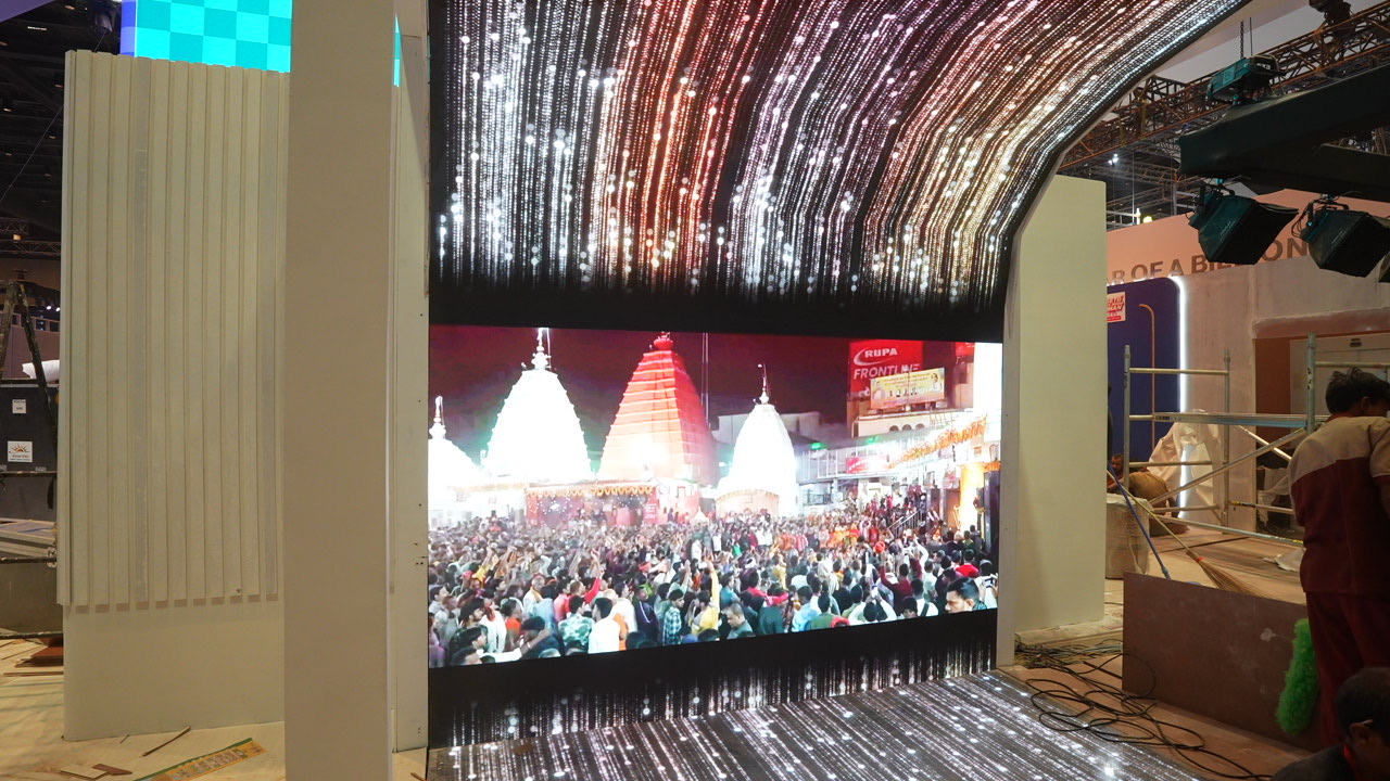 Curved Anamorphic LED Wall
