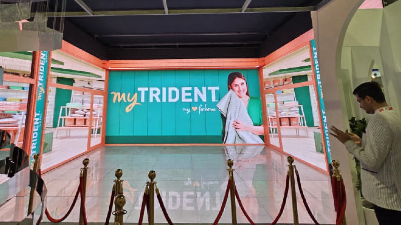 C-shape Immersive display