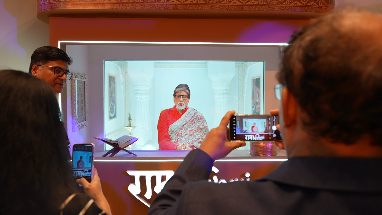 Holographic display installation