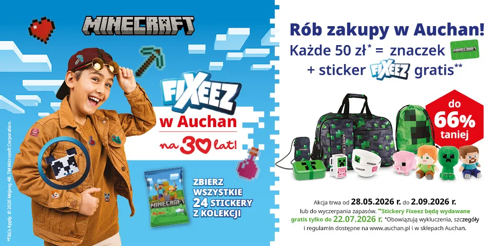  Reklama Minecraft Fixeez w Auchan, przedstawiająca uśmiechniętego chłopca w stroju Minecrafta, z pakietem naklejek i informacją o promocji "na 30 lat!" oraz zbieraniu 24 stickerów. W tle pixelowe chmury i ikony.