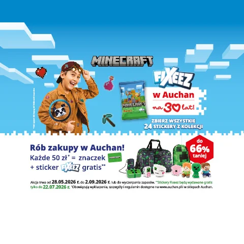 Baner reklamowy Auchan z promocją Minecraft Fixeez. Przedstawia uśmiechniętego chłopca, opakowanie Fixeez i nagrody. Zachęca do zbierania 24 stickerów i informuje o zniżkach do 66%. Tło to pikselowe niebo.