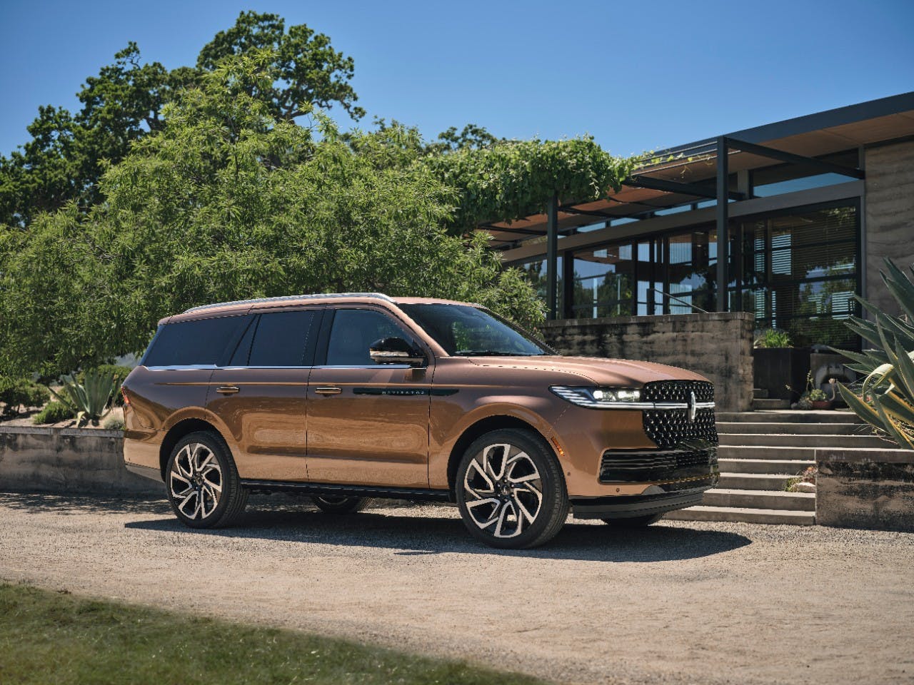 10 Best SUVs for Towing in 2026 | CARFAX