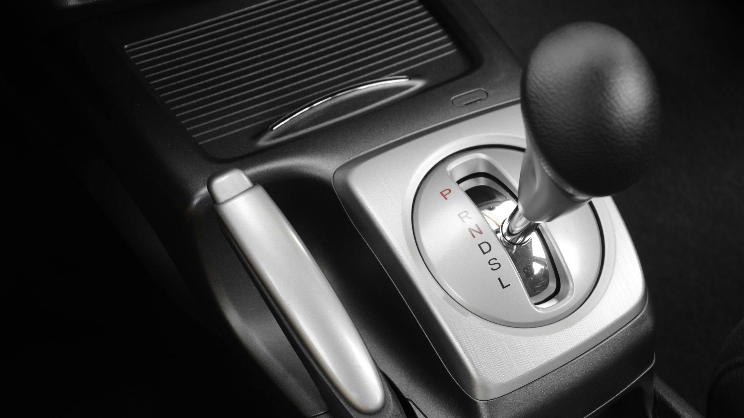 What Does &lsquo;L&rsquo; Mean on a Car&rsquo;s Automatic Gear Shift?