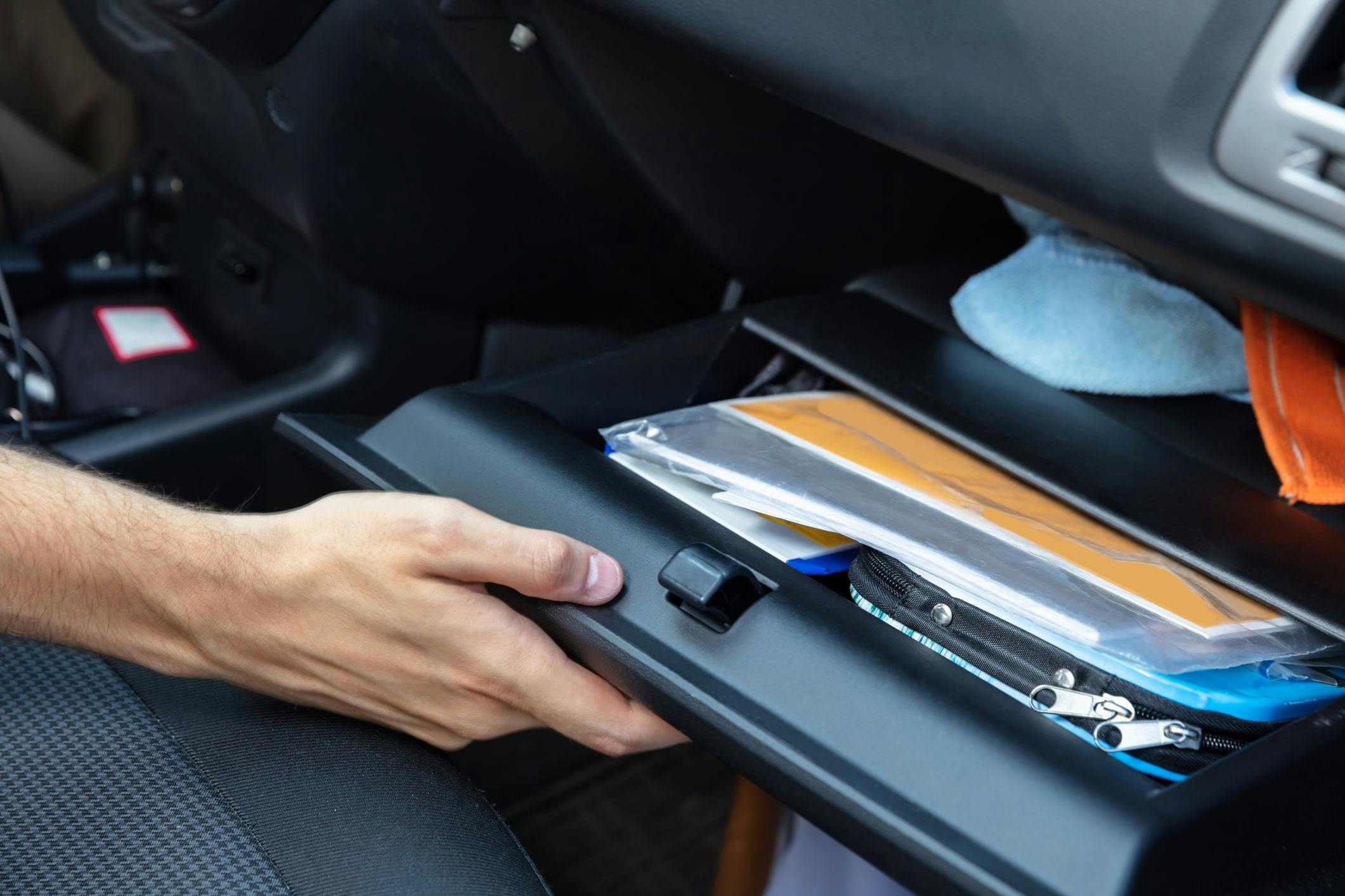 Should I Keep My Car Title in the Glove Box? Essential Tips!