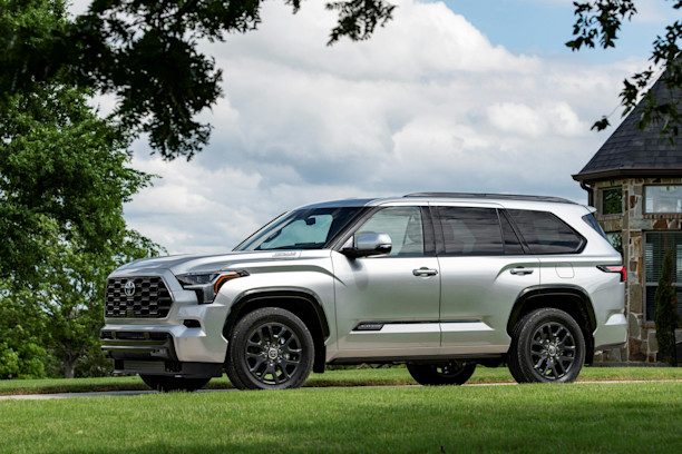 Large SUVs With the Best Gas Mileage in 2025