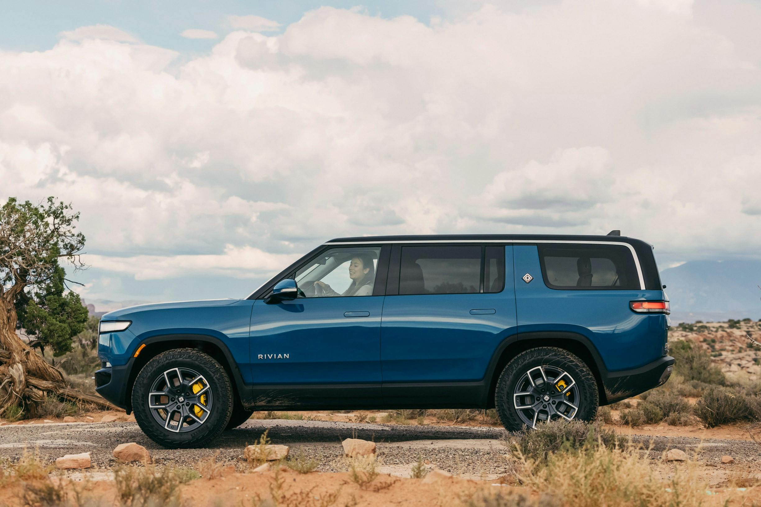 2025 Rivian R1S