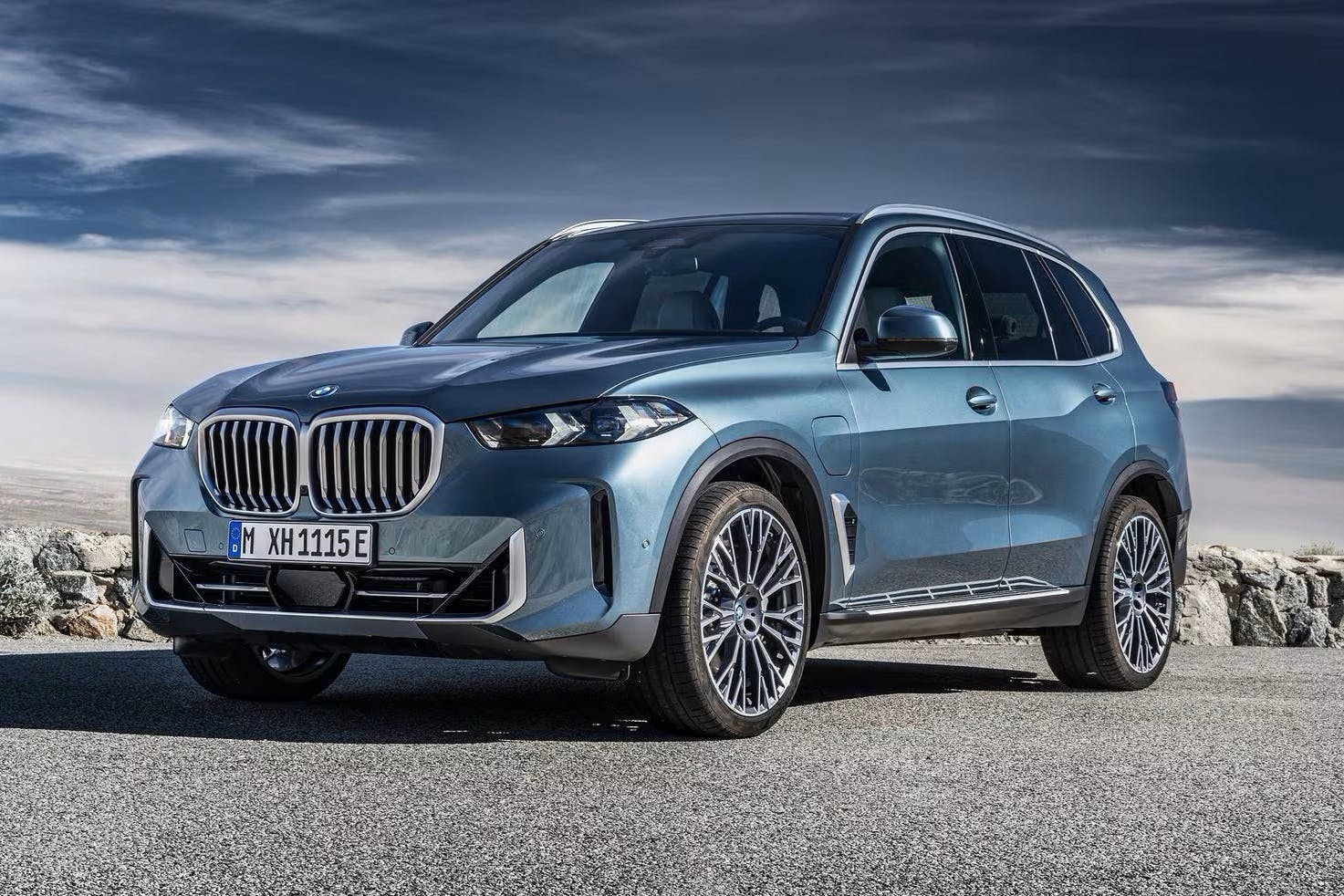 Best 2-Row Midsize Luxury SUVs in 2026 | CARFAX