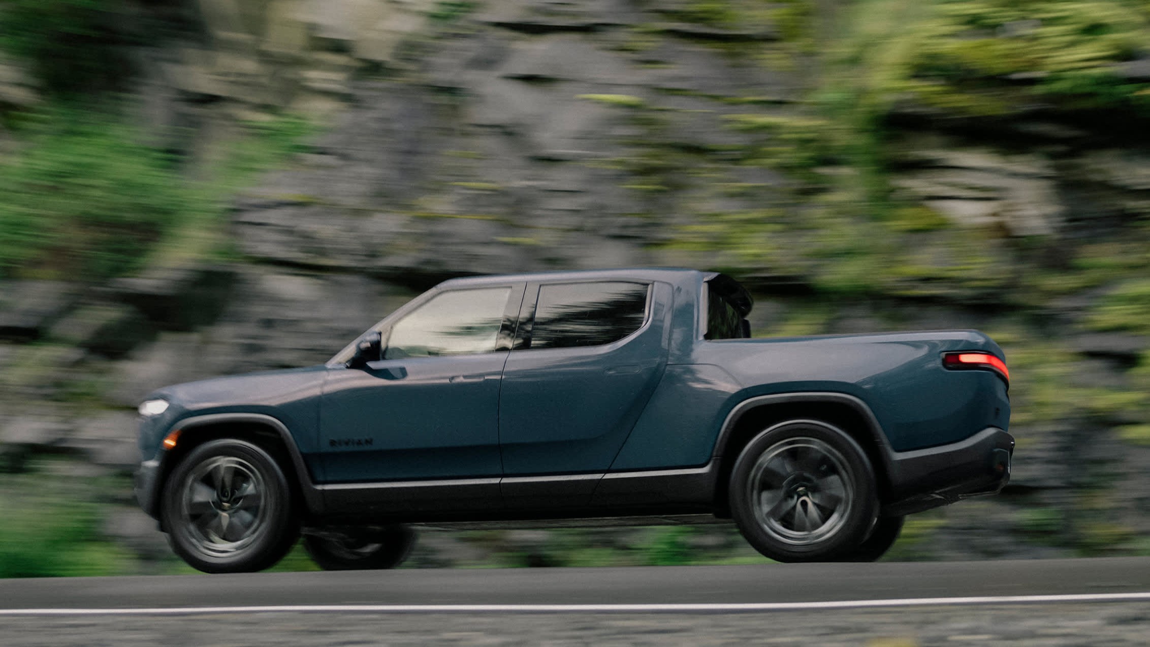 2024 Rivian R1T