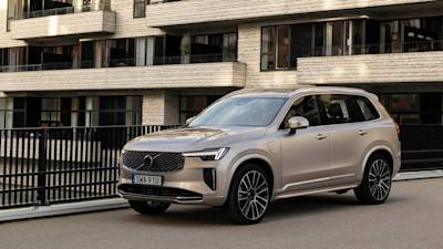 2025 Volvo XC90 T8