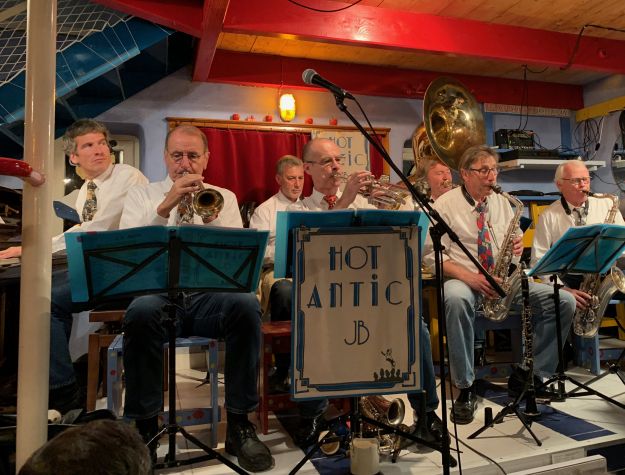 Hot antic jazz band 711