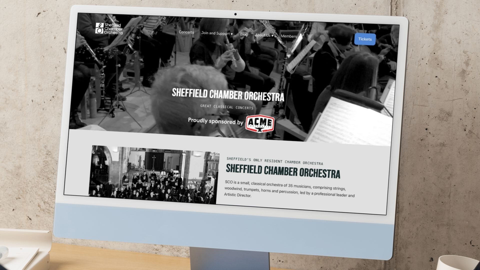 Mock-up sponsor header on PC screen