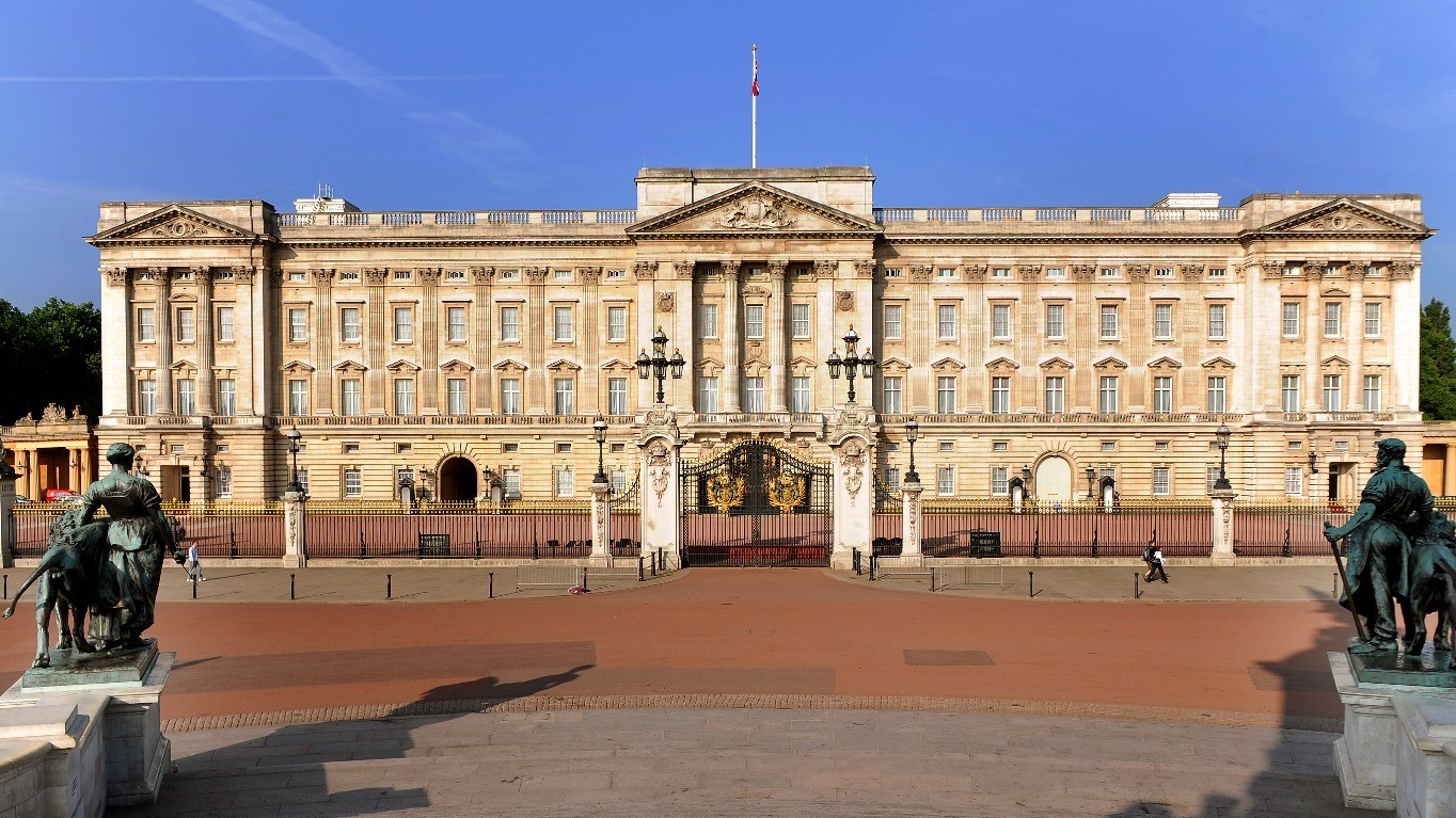 The Queen calls meeting at Buckingham Palace | Lorraine