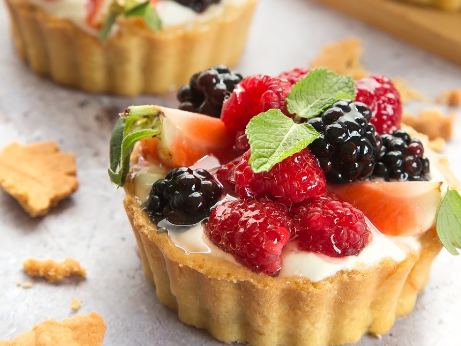 Whipped yogurt fruit tarts recipe | Lorraine