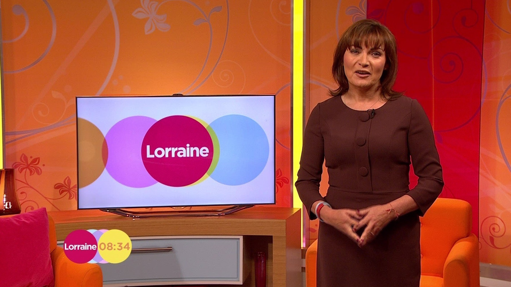 Get Lorraine's look Lorraine