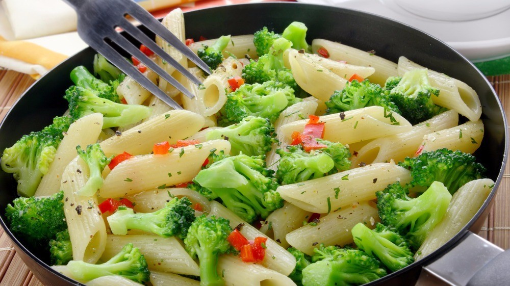 Broccoli and red pepper pasta Lorraine