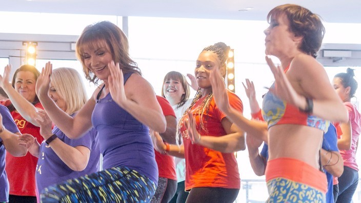 Join in with Maxine's workplace workout! | Lorraine