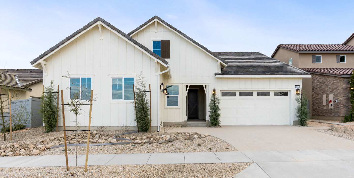 Cascade Landing - Summit - Exterior