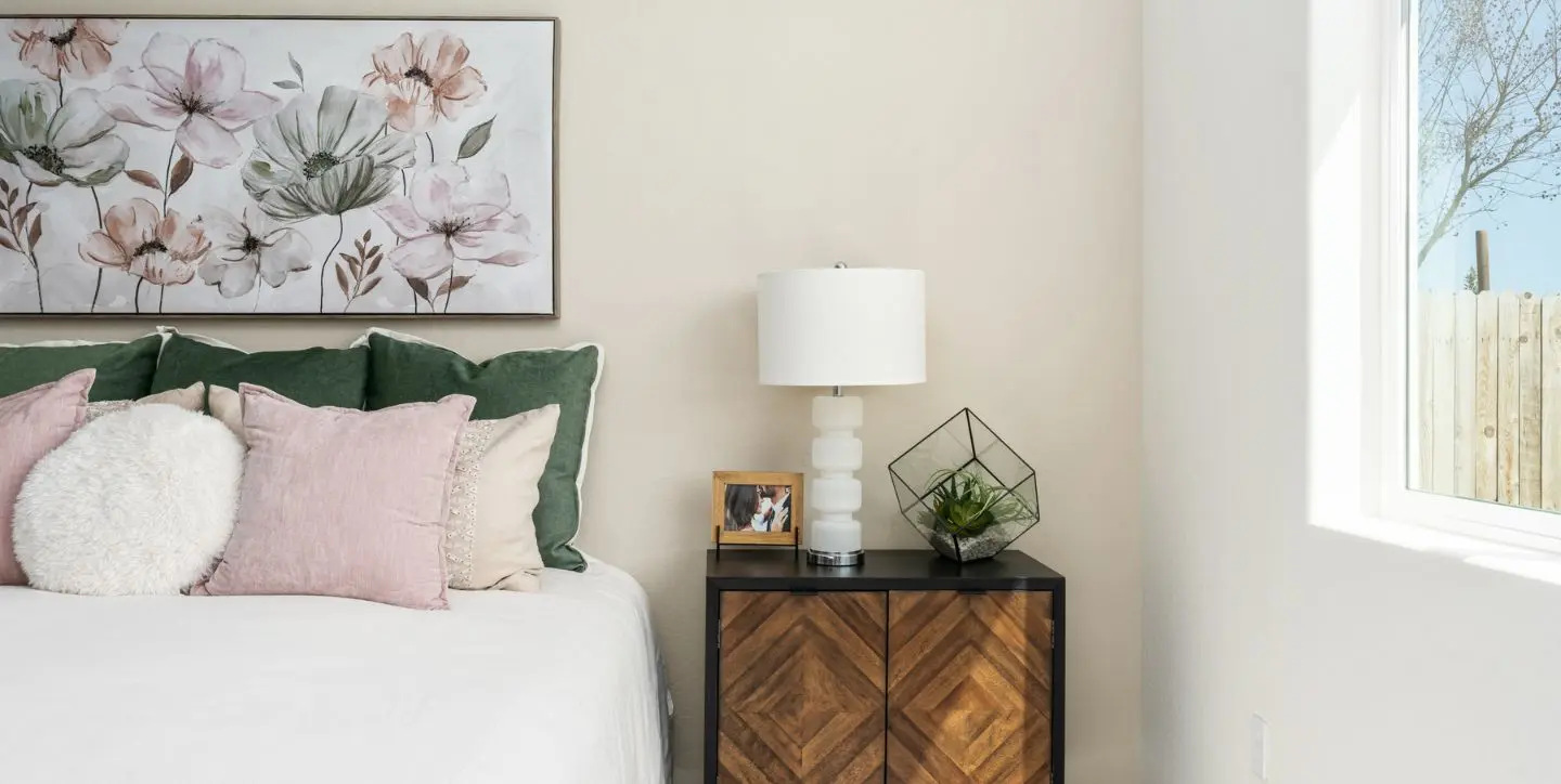 1440x724 The Lily Primary Bed2