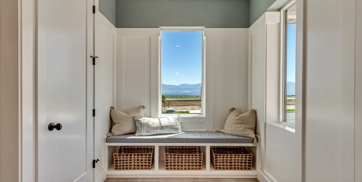 SKB Sycamore Window Seat