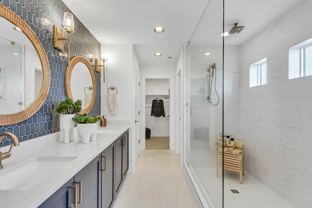 VLC Stonehaven Model Master Bath