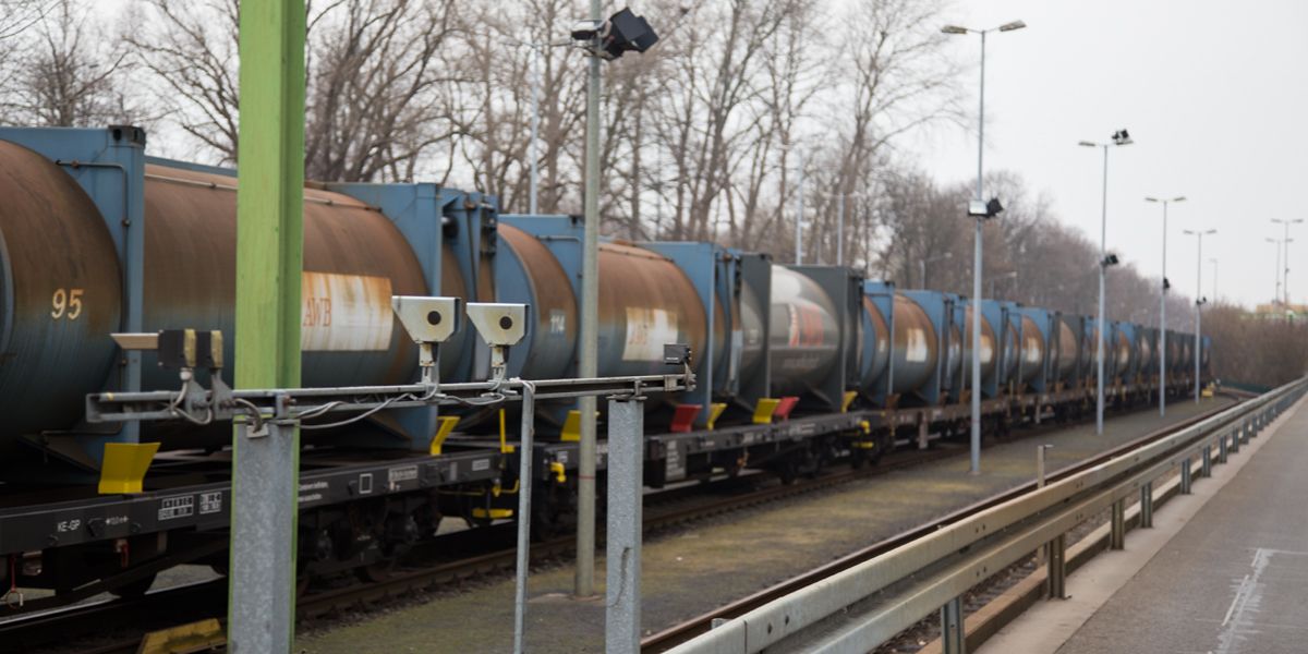 muell-streckdose-zug-wagons